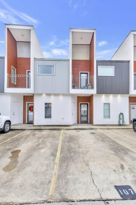 Cozy 2 Bed Townhome Near The Hospital Lafayette Exterior foto